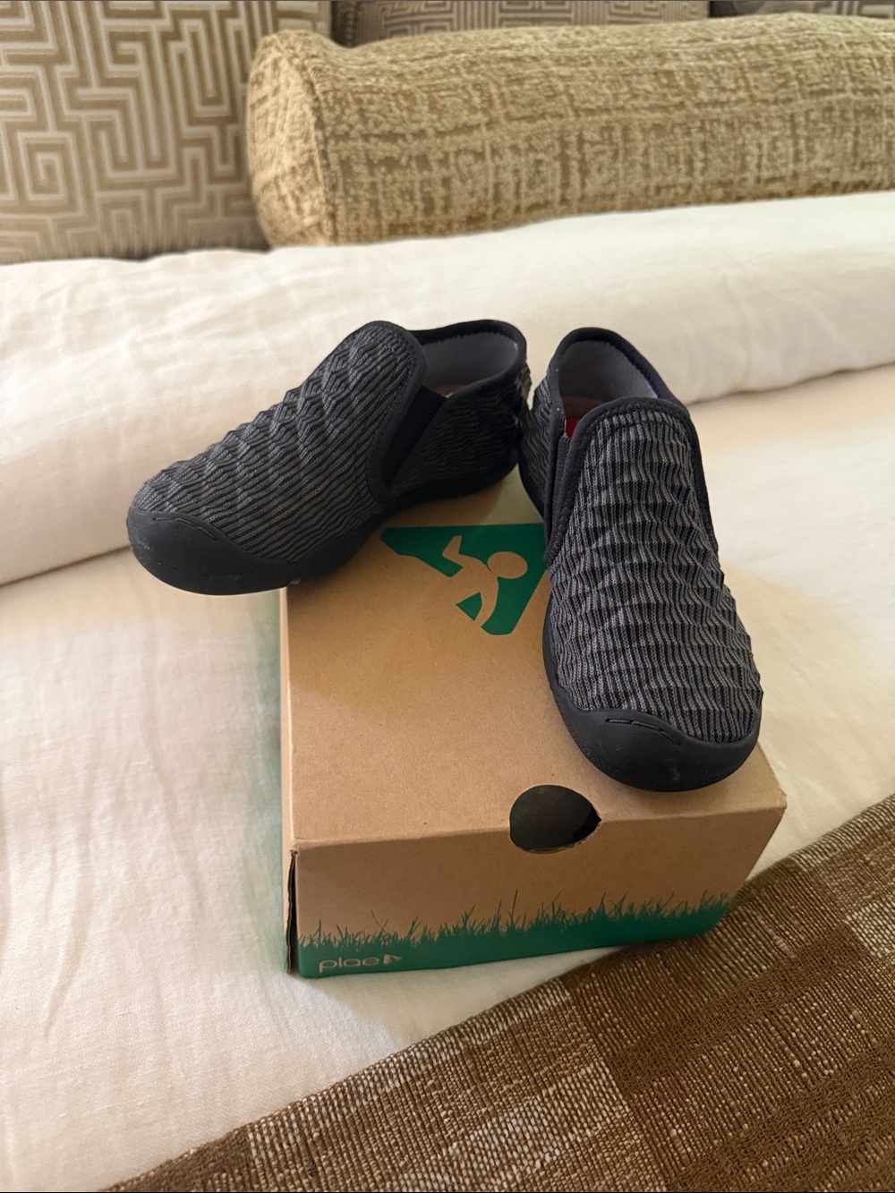 PLAE MIGI black 3D prism youth 11